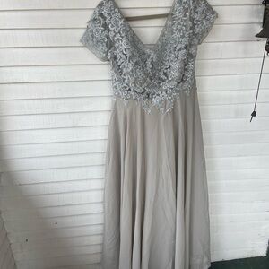 Elegant Gray Lace Evening Dress